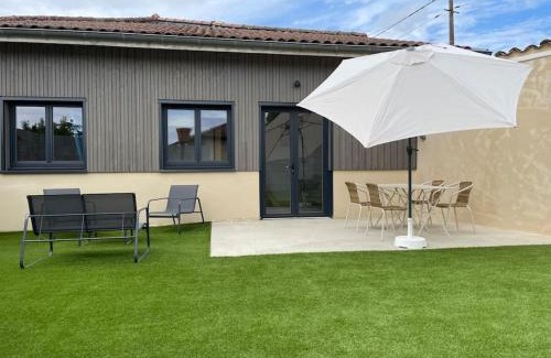 Cormoranche-sur-Saone Apartment | Le petit chalet de la Ronzière de Miss K