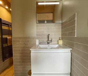 Cormoranche-sur-Saone Apartment | Le petit chalet de la Ronzière de Miss K