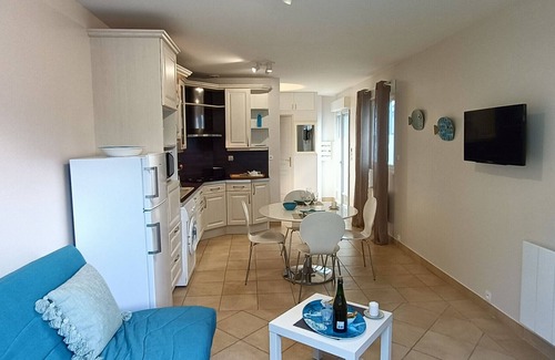Cancale Apartment | Le Petit Chalet Bleu