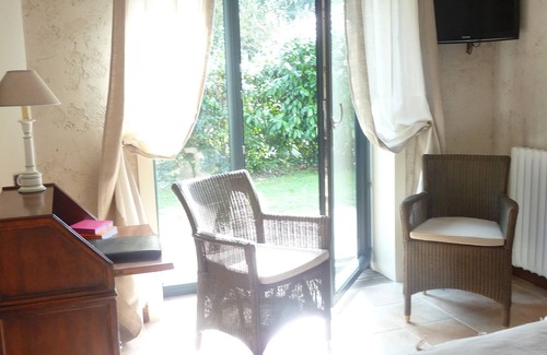 Campigny Hotel | Le Petit Coq Aux Champs