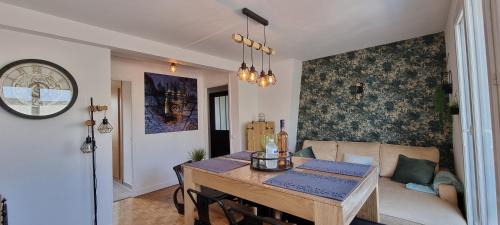 Quartier Vieux Marche-Cathedrale Apartment | Le Petit Horloge