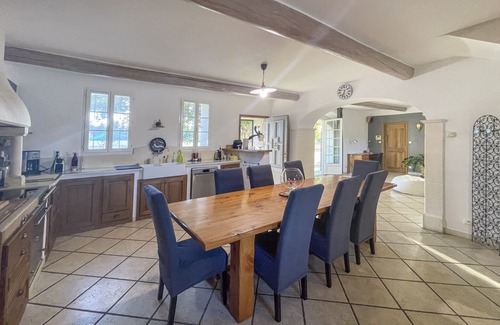 Eyragues Villa | Le Petit Mas Rey - Kid friendly house with fenced pool