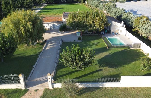 Eyragues Villa | Le Petit Mas Rey - Kid friendly house with fenced pool