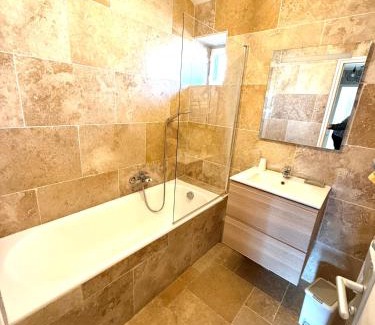 Saint-Laurent-sur-Saone Apartment | Le Petit Phuket - Appartement confortable et calme - Proche de toutes commodité - Stationnement facile à proximité