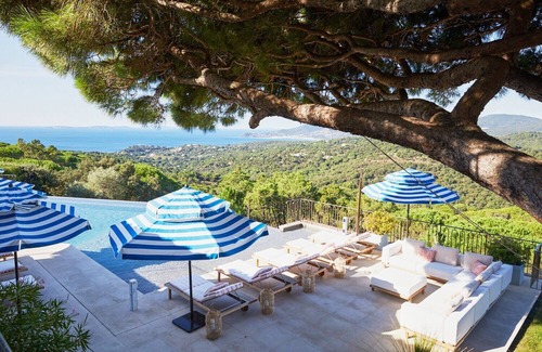 Ramatuelle Villa | Le Petit Paradis Luxurious Seclusion with Infinity Pool in the Heart of Provence