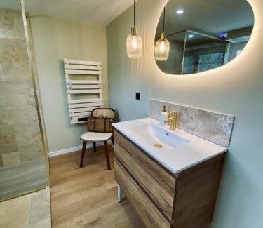 Longue-Jumelles House | Le Petit Puits