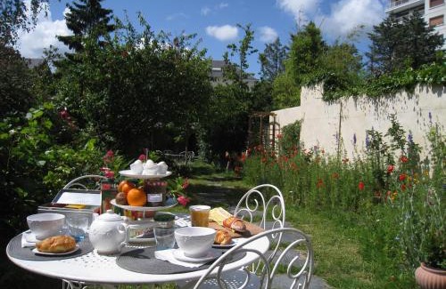 Madeleine - Saint-Leonard Bed & Breakfast | Le Petit Quernon