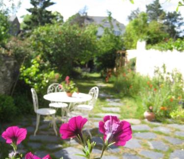 Madeleine - Saint-Leonard Bed & Breakfast | Le Petit Quernon