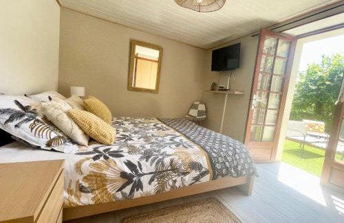 Le Lardin-Saint-Lazare House | Le petit roquet