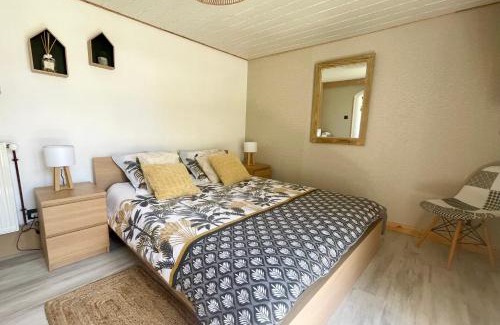 Le Lardin-Saint-Lazare House | Le petit roquet