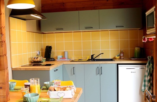 Saint-Paul-les-Dax Ski Chalet | Le Petit Refuge: Cocon Douillet Pour 2, au Calme Dans la Forêt Piscine Partagée