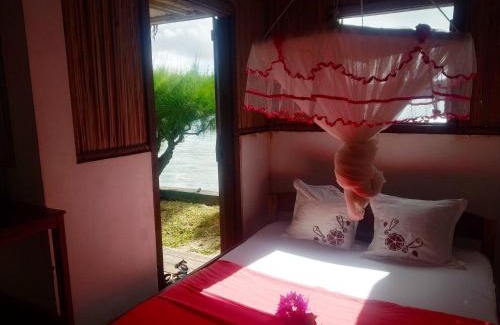 Nosy Boraha Other | Le pied dans l'eau