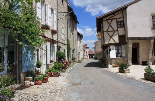 Saint-Germain-de-Salles Cottage | Le Pigeonnier, a charming cottage that mixes old and new.