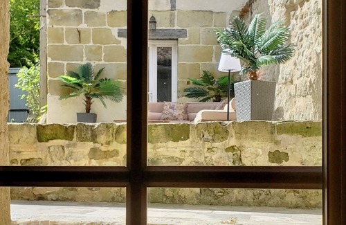 Lauzun House | LE PIGEONNIER DE LAUZUN Town house with garden in a village in Lot et Garonne