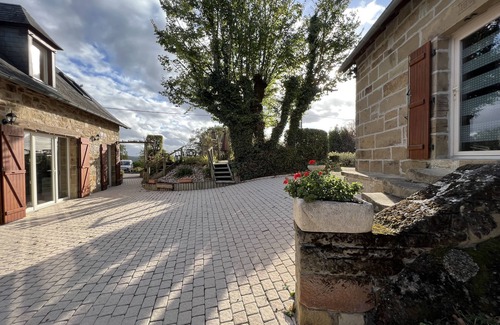 Lissac-sur-Couze House | Le Pigeonnier de Lissac - Gite le Monédières