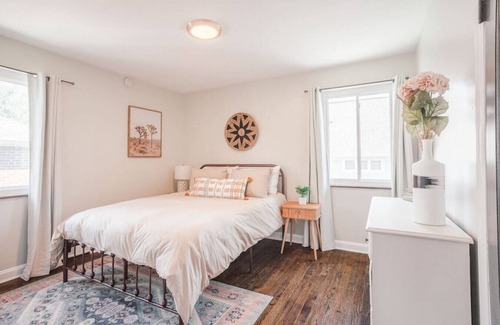 Oakley Apartment | Le Plant Oakley 2B Quiet Neighborhood close to DT