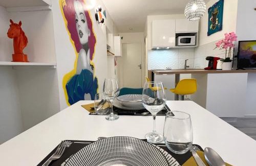 Belfort Apartment | Le Pop Art - Studio near Train Station - 2 people