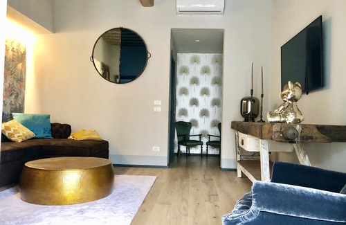 Santo Spirito Apartment | "Le Porte San Frediano 2: Florentine Elegance at a stone's throw from the Heart of the City"