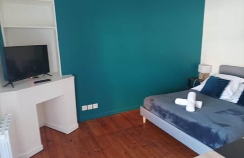 Miroir - Batignolles Apartment | Le pti Oyon: T1, Near train station, Secure,