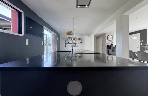 Saint-Mars-d'Outille House | Le QG des Bolides - 15 pers - Circuit - Rêve au Mans