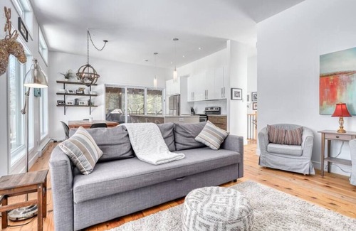 Sainte-Emelie-de-L'Energie Ski Chalet | Le Requin Skieur -Waterfront & Spa