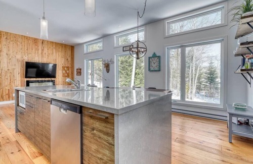 Sainte-Emelie-de-L'Energie Ski Chalet | Le Requin Skieur -Waterfront & Spa