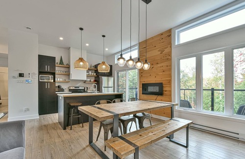 Chertsey Ski Chalet | Le Raton | spa | waterfront | dogfriendly