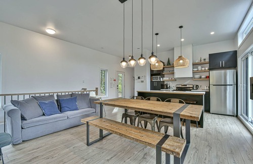 Chertsey Ski Chalet | Le Raton | spa | waterfront | dogfriendly