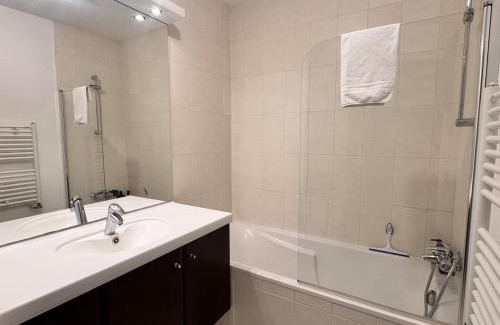 Moulin du Comte Apartment | Le Reflet, 2 bedrooms, balcony view of Vilaine