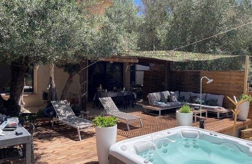 Bonifacio House | Le refuge du maquis, Le refuge du maquis