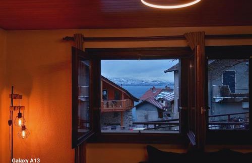 Saint-Gingolph Apartment | Le regard sur le lac