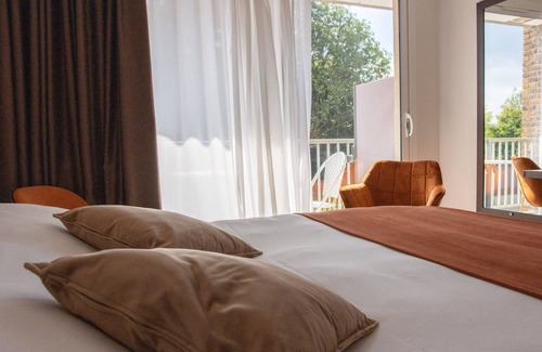 Montigny Hotel | Le Relais De Montigny - Logis