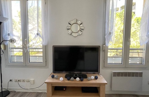 Port Marianne Apartment | Le Rêveur: on the banks of the Lez & espace Richter