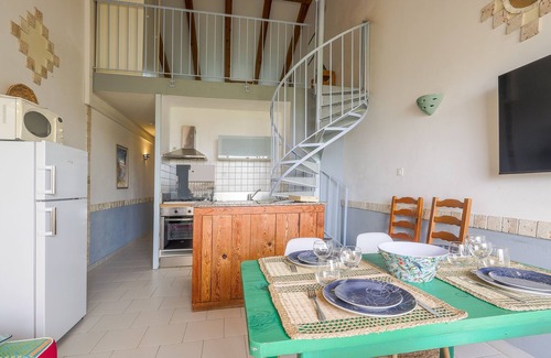 L'Ile-Rousse Apartment | Le Rocher - Front de mer - Appt pour 6 climatisé avec piscine