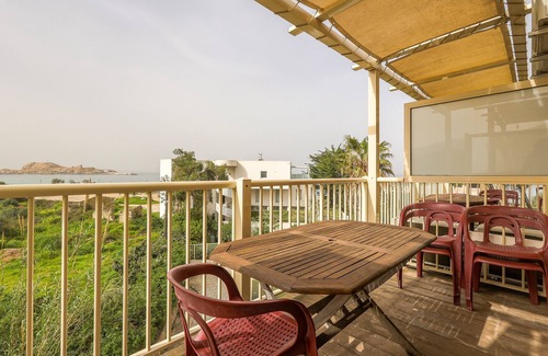 L'Ile-Rousse Apartment | Le Rocher - Front de mer - Appt pour 6 climatisé avec piscine
