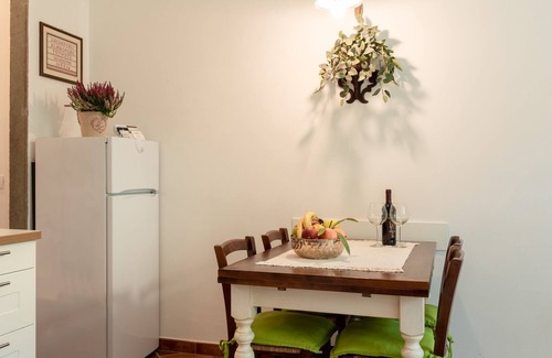 Santa Croce Apartment | Le Rose di Leonardo - Historical apartment- 2bedrooms, A/C, WI-FI, washer, dryer