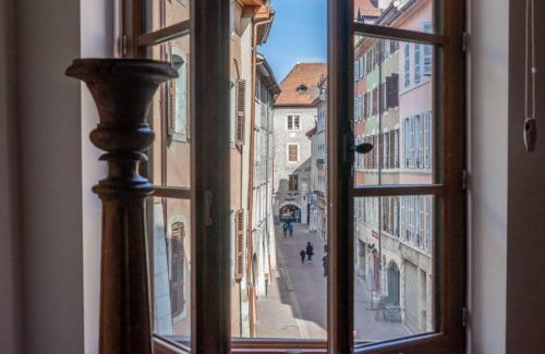 Annecy Old Town Apartment | Le Rousseau