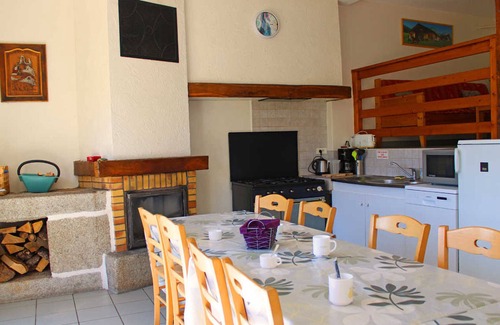 La Chabanne Cottage | Le Saillant Cottage: Bourbon Mountain Relax, Pets Welcome, Garden, up to 14 people