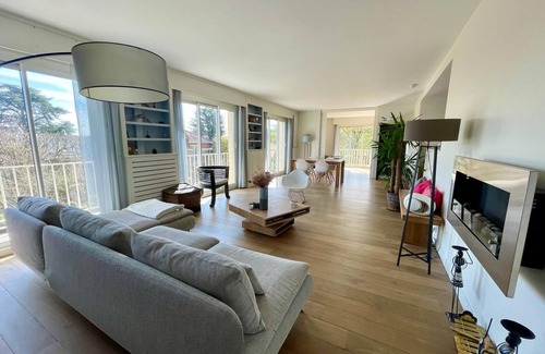 Saint-Cloud Apartment | Le Saint-Cloud 155m² Located 15 Minutes from Paris