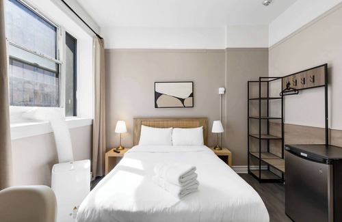 Quartier des Spectacles Hotel | Le Sand & Stone Hôtel-Quartier des Spectacles