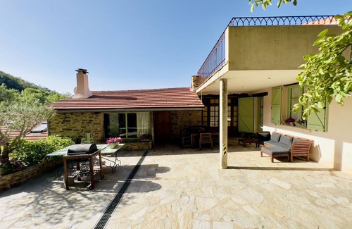Riols Cottage | Le Sanglier - Rustic and charming gite with panoramic mountain views, immersed in beautiful nature