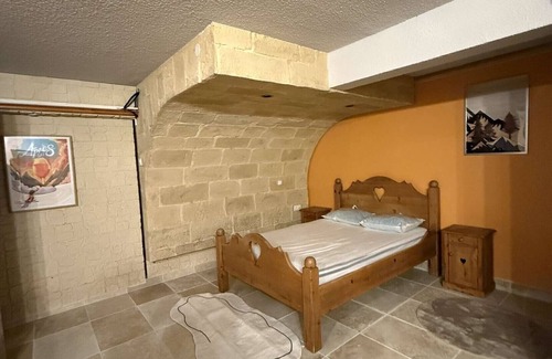 Hirmentaz Apartment | Le Savoyard - Bar & Jacuzzi