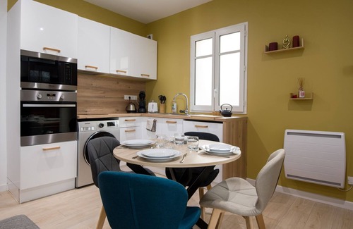 Rochefort Apartment | Le Scalaire, T2 de Haut Standing Hypercentre Rochefort, Arrivée Autonome