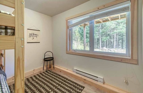 St-Adolphe-d'Howard Ski Chalet | Le Scandinave : luxurious waterfront with HOT TUB