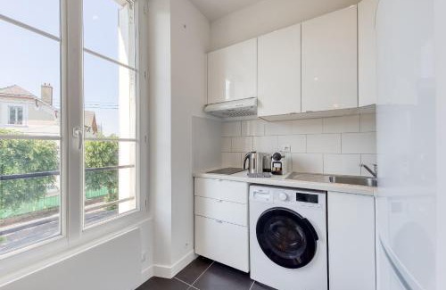 Corbeil-Essonnes Apartment | Le Scandi Bleu - Proche Gare Corbeil - Cozy Houses