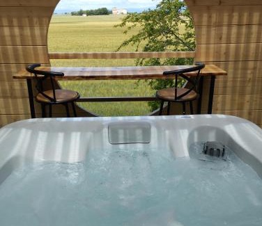 Valensole Bed & Breakfast | Le Spa des lavandes panoramique