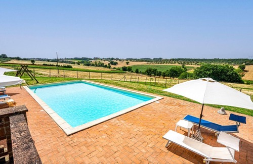 Castiglione del Lago Apartment | Le Spighe - Charming Apt w/Communal Pool