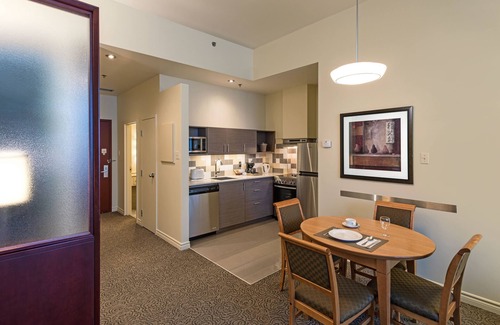 Downtown Montreal Apartment | Le Square Phillips Hotel And Suites