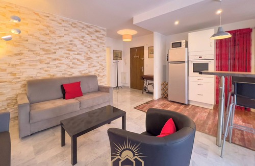 Riou - Petit Juas - Av de Grasse Apartment | LE SURCOUF Appartement by 4 By SUNSET