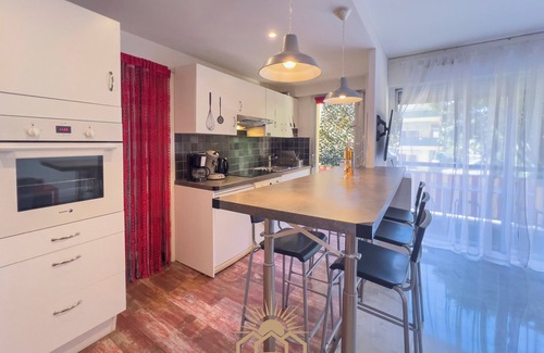 Riou - Petit Juas - Av de Grasse Apartment | LE SURCOUF Appartement by 4 By SUNSET